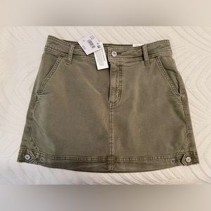BRAND NEW American Eagle High-Waisted Utility Mini Skirt